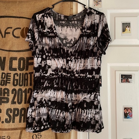 ♻️patterned top - Picture 1 of 3